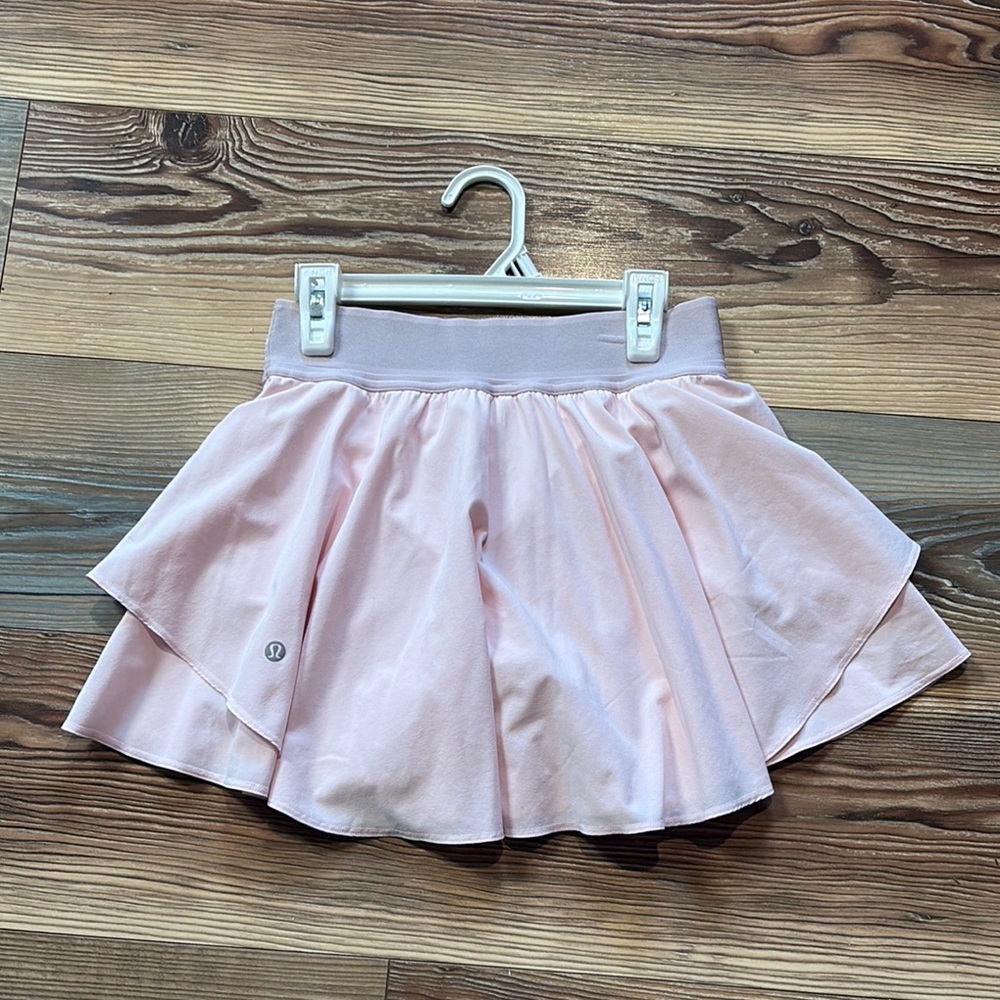 lululemon athletica Strawberry MilkShake Court Rival size 4